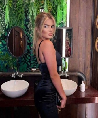 Искусительная шатенка с изгибами апполоновского тела приглашает состоятельных мужчин в свои объятия. Не упустите возможность окунуться в мир наслаждения и страсти. 12597, 28 лет