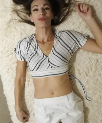 У меня есть все, что ты искал: креативность, нежность и опыт. Со мной ты окунешься в мир страсти и наслаждения. Я предлагаю широкий спектр услуг, которые удовлетворят даже самые скрытые твои фантазии. Ты можешь рассчитывать на океан эмоций и незабываемые моменты в моей компании. Обо мне говорят лестные отзывы, ведь я знаю, как завести и удовлетворить мужчину. Посмотри мои фото и увидишь, насколько я соблазнительна и сексуальна. Живу в Москве и с нетерпением жду встречи с тобой. Для меня важно, чтобы ты почувствовался особенным и отдохнул от повседневной рутины. Если ты ищешь незабываемый опыт, обращайся ко мне. Я готова погрузиться с тобой в мир наслаждения. 💋💫 15429, 34 года